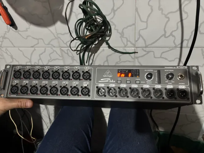 Behringer s16 stage box p/ x32 midas m32 wing
