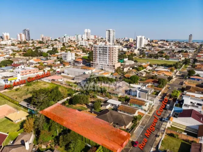 Excelente terreno à uma quadra da Avenida Anita Garibaldi