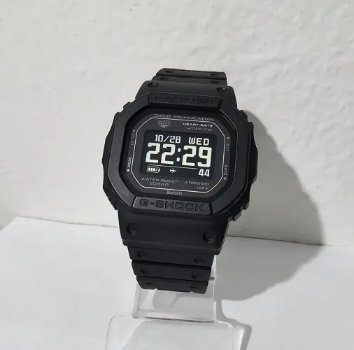 Casio G-Shock DW-H5600 em perfeito estado + kit preto original