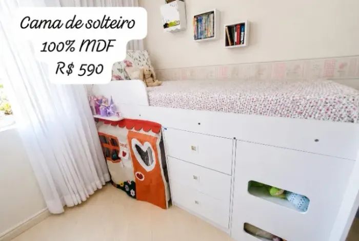 Cama de solteiro com cabaninha (casinha) na parte de baixo. MDF branco, ótimo estado
