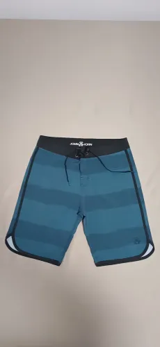 Bermuda Jonh Jonh Tactel (desapego)