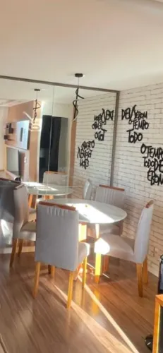 Mesa de Jantar Redonda + 4 Cadeiras - MUITO NOVA