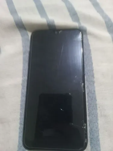 Samsung A01 com detalhe 