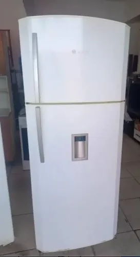 Geladeira Bosch com dispenser de água