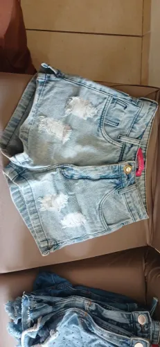 Shorts jeans tamanho 34 e 36, usado poucas vezes.