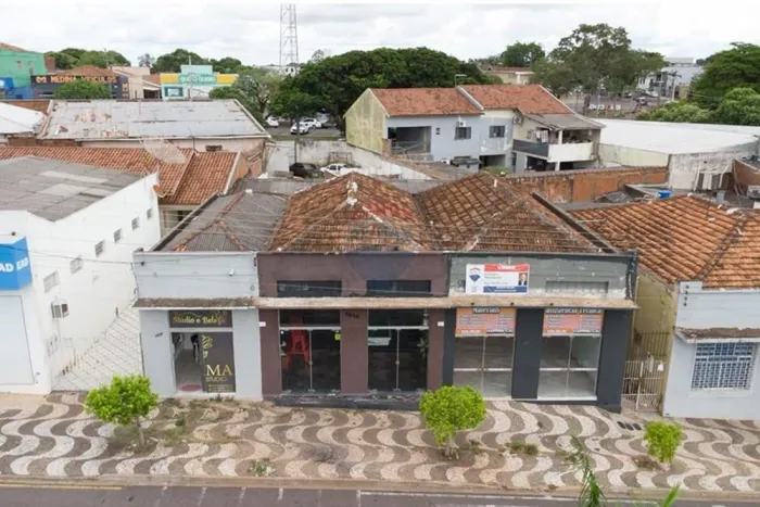 Salão comercial à venda em Cruzeiro do Oeste!