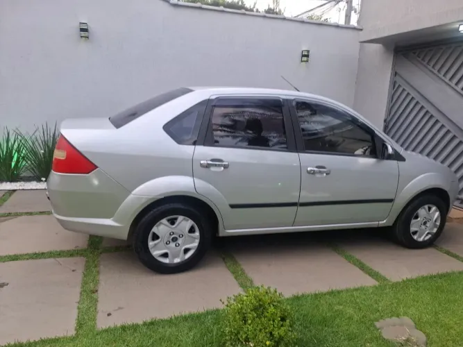 Ford Fiesta Sed. 1.6 8V Flex 4P 2005