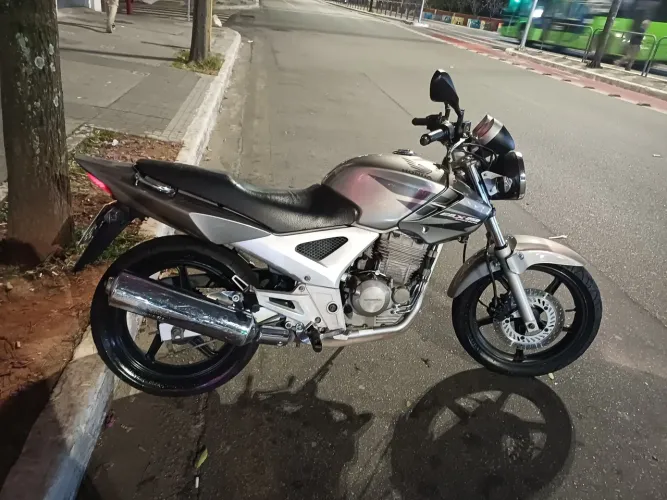Honda Cbx Twister 250 2008 Prata 62mil Km Doc Ok<br><br>Acessórios