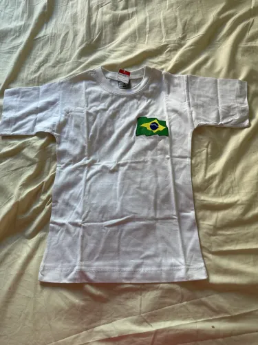 Camiseta TAM 2 com bandeira do Brasil bordada