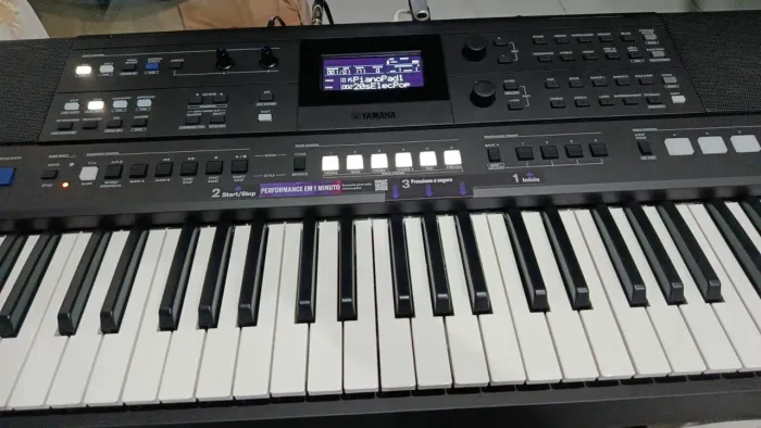 Yamaha PSR e583