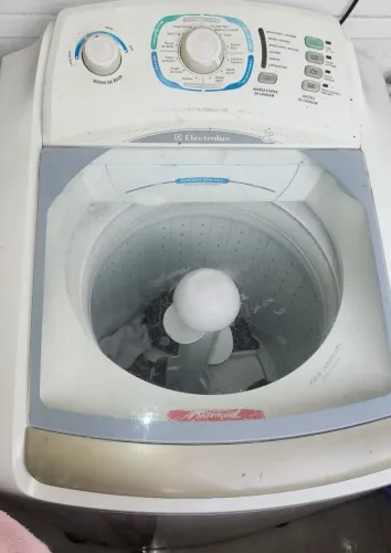 Vende se MÁQUINA DE LAVAR ELETROLUX TURBO 10 KG