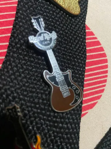 PIN Hard Rock Guitarra Piccadilly Circus