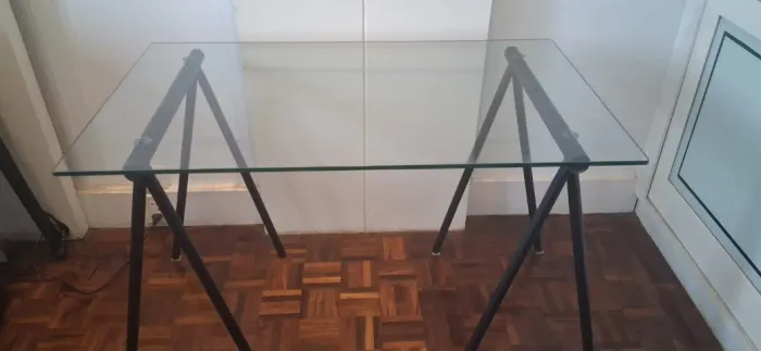 Mesa Cavalete com Tampo de Vidro