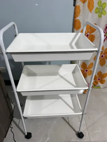 Vendo carrinho auxiliar  com 3 bandejas