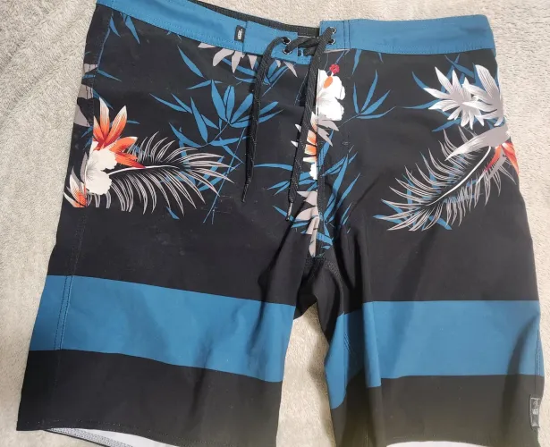 Bermuda VANS Floral 44 muito nova