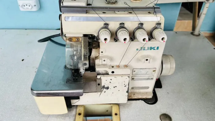 máquina juki interlock