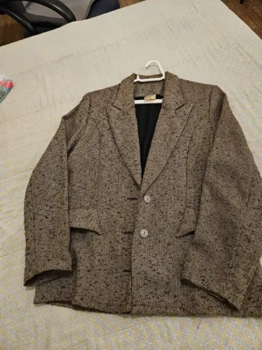 Blazer feminino tecido 100% algodão, cor marrom com pontinhos pretos, tamanho P, charmoso
