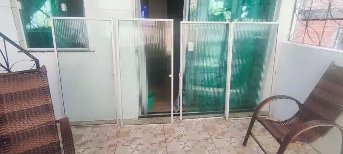 Janelão de vidro e alumínio 