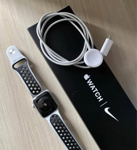 Apple Watch SE Nike GPS 40mm Prata - Bateria 100%
