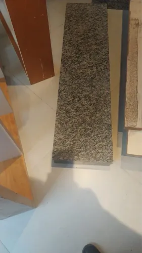 Vende-se base de granito