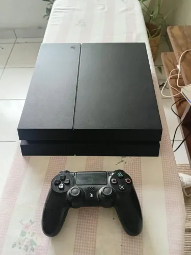 PLAYSTATION 4