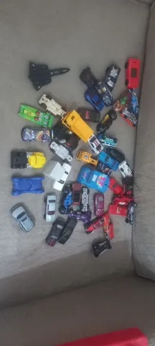 Carrinhos Hotwheels e outros