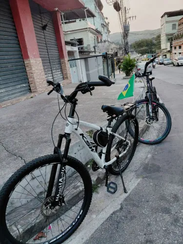 Bicicleta aro 29 ksw branca em excelente estado, ótima pra quem busca conforto.