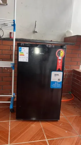 Frigobar Eos Ice Compact 124l Efb131p Preto 220v