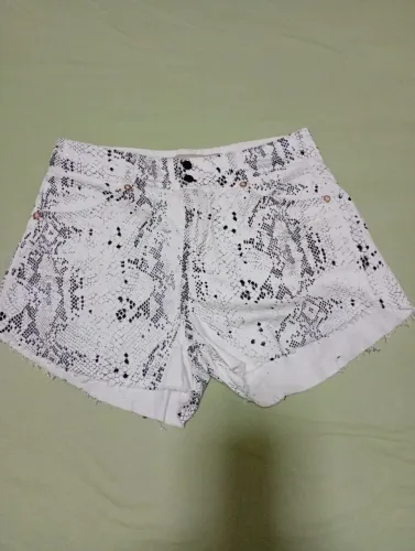 Short sarja branco.