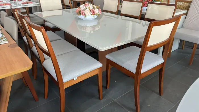 Mesa nova de madeira maciça