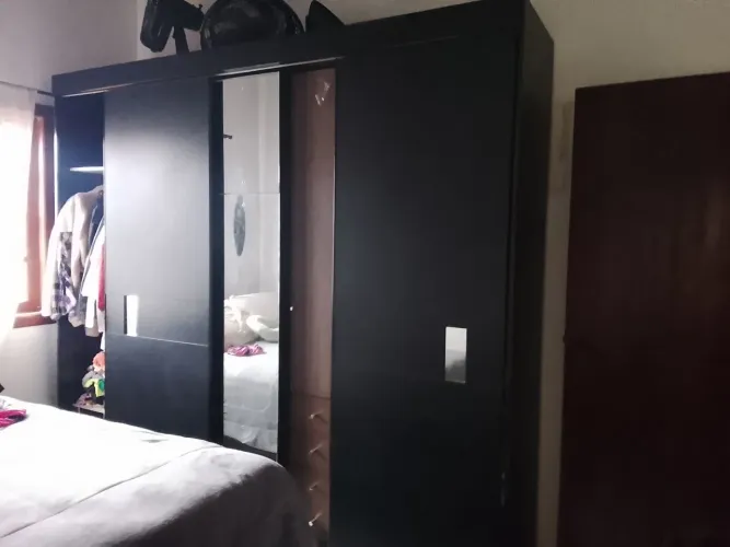 Guarda roupa semi-novo