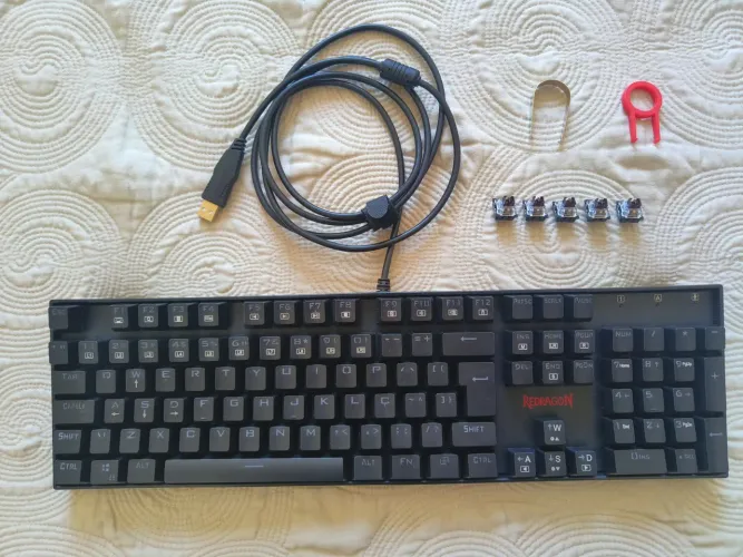 Teclado mecânico Redragon Mitra Switch Brown
