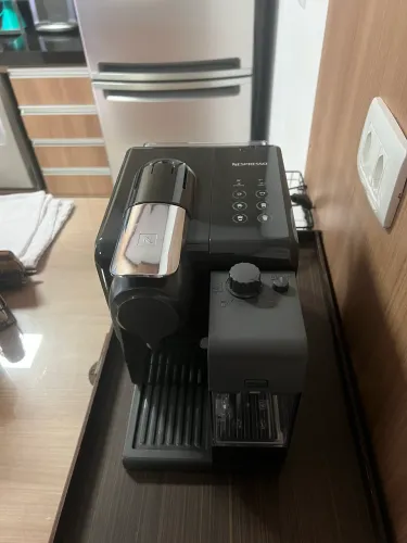 Vende-se máquina de café nespresso