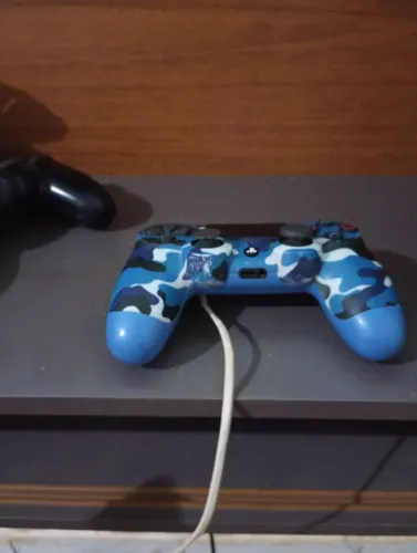 Vende-se PS4 desbloqueado com controle god of war Ragnarok GTA red dead redemption 2 
