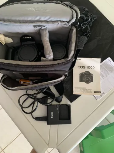 Camera canon eos 1100D