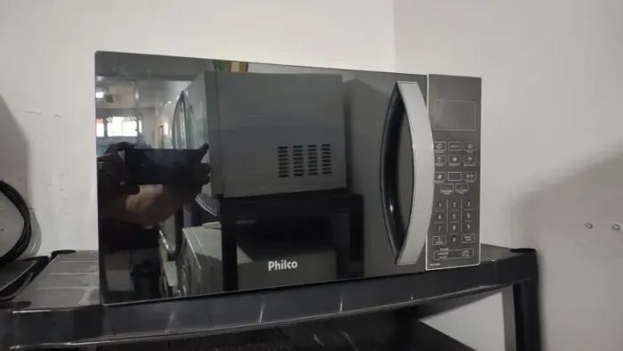 Microondas Philco 20 litros com garantia de três meses novíssimo