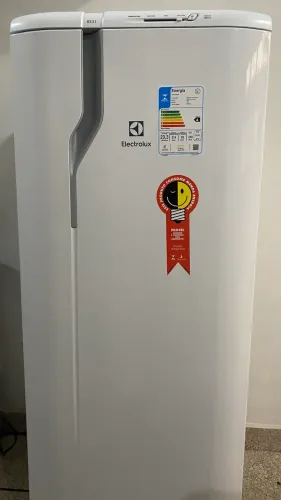 Geladeira Electrolux RE31 240L - 127v