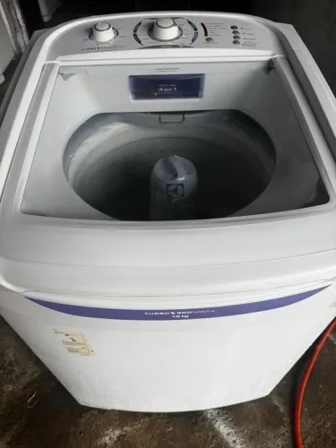 Máquina de lavar 15kg Electrolux funcionando perfeitamente