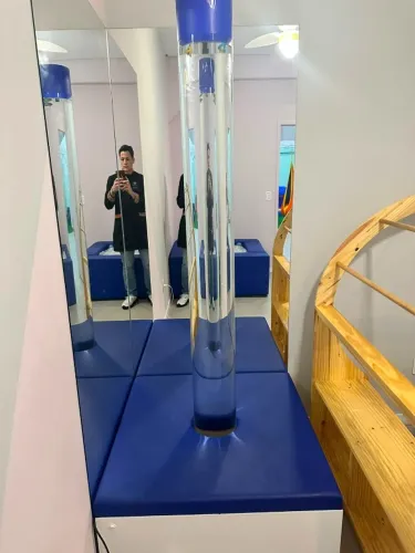 Aquário (Tubo Sensorial)  Estado: Seminovo  Acrilícos Mondiale Tampão estofado azul