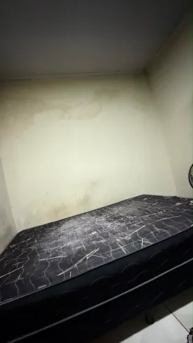 Cama e armário