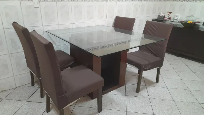 Mesa com Tampo de Vidro e 4 cadeiras
