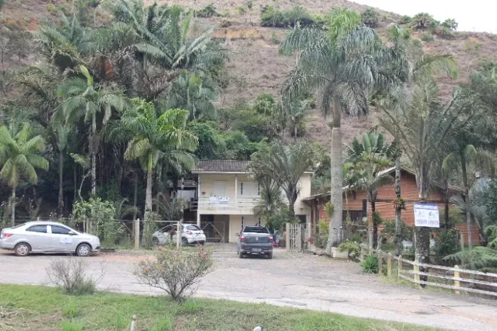 VENDO CHÁCARA COM CASA E COMERCIO NA BR 262 - MONTANHAS CAPIXABAS