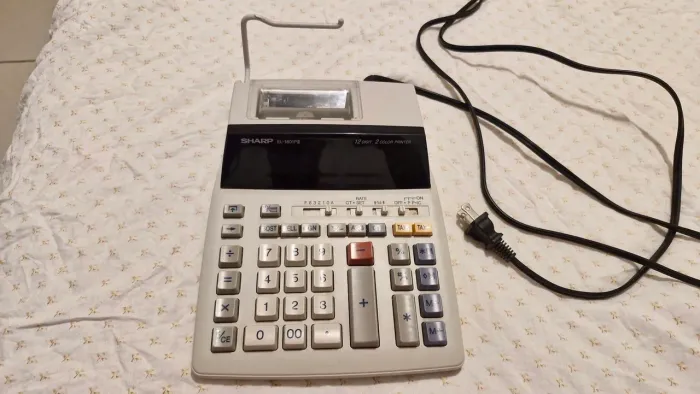 Calculadora de impressão Sharp EL-1801-PIII 120v com defeito no display