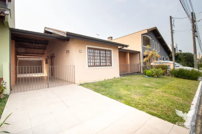 Casa em condomínio no Orleans com 267m²