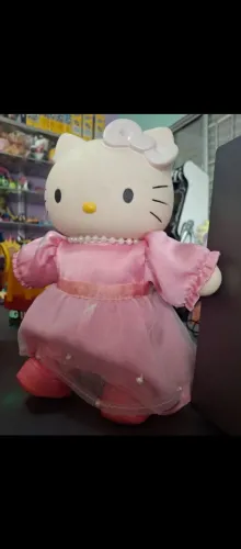 Hello kitty Sanrio com roupa e sapatos, super conservada, linda 