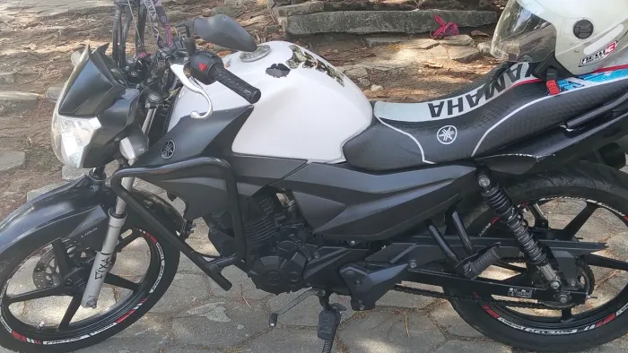 Vendo moto factor 