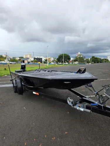 Barco big arrow 6 metros 50 hp