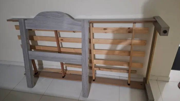 Cama de solteiro mais painel de parede
