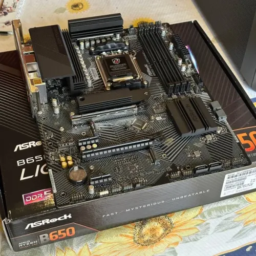 Placa Mãe ASRock B650 PG Lightning