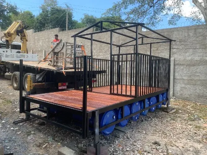 Pier flutuante de 6m x 3 x 2,5m sem uso